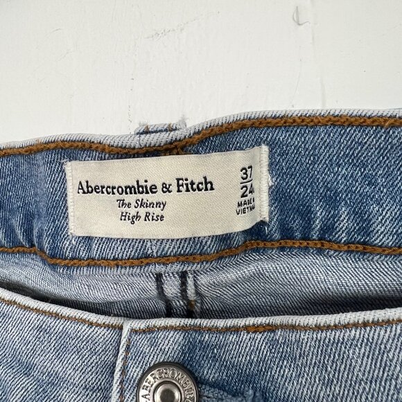 NWT Abercrombie & Fitch The Skinny High Rise Jeans Blown Knee 37 24R 3X - Picture 2 of 5